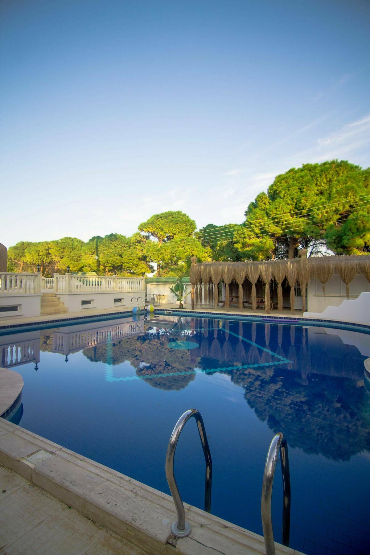 The Pine Bay Club Hotel Kyrenia  Exterior foto